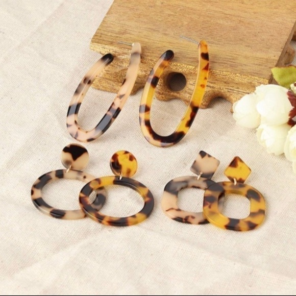 SALE💚 any 3 for $18 💚 Tortoise Hoop Drop Resin Acrylic Earrings - Picture 4 of 7
